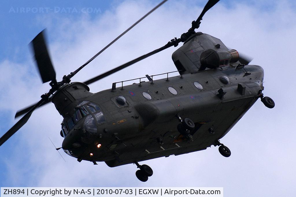 ZH894, Boeing Vertol Chinook HC.2A C/N M4457, Doing its display