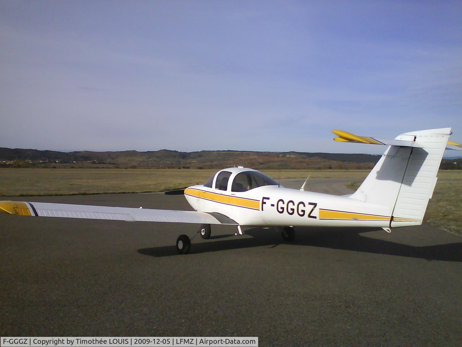 F-GGGZ, Piper PA-38-112 Tomahawk Tomahawk C/N 38-81A0022, Paré au roulage