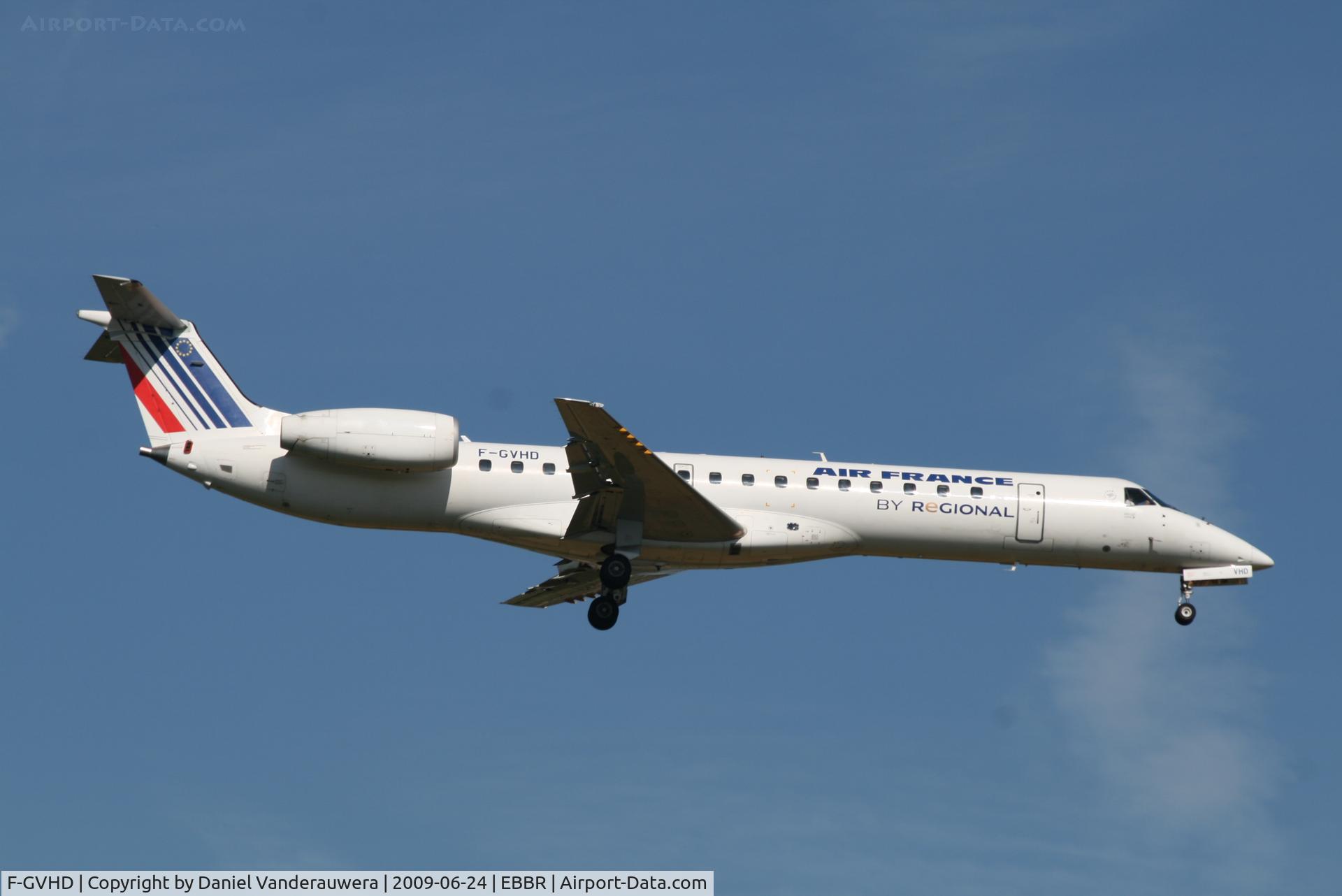 F-GVHD, 1999 Embraer ERJ-145LR (EMB-145LR) C/N 145178, Flight AF5402 is descending to RWY 02