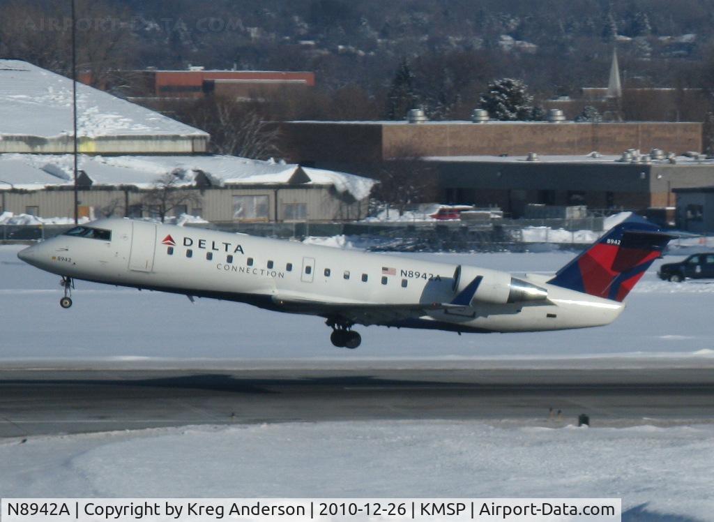 N8942A, 2004 Bombardier CRJ-200 (CL-600-2B19) C/N 7942, Delta Connection Bombardier CRJ-200