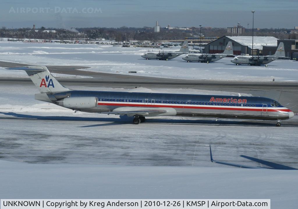 UNKNOWN, McDonnell Douglas DC-8 C/N Unknown, American Airlines MD-80. Wasn't able to grab the registration number.