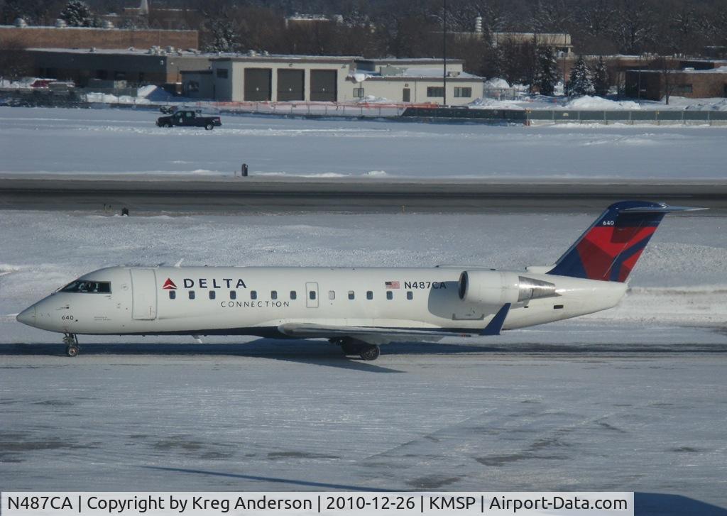 N487CA, 2002 Bombardier CRJ-200ER (CL-600-2B19) C/N 7729, Delta Connection Bombardier CRJ-200