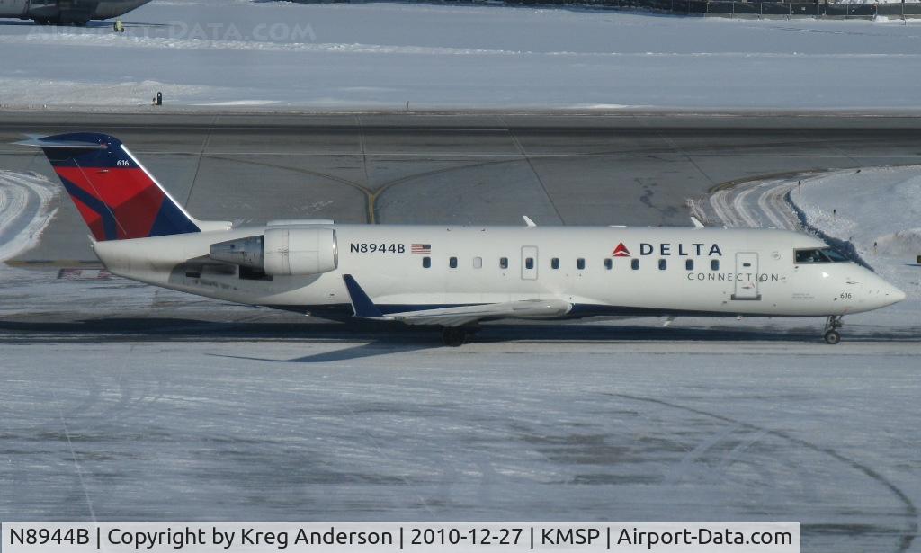 N8944B, 2004 Canadair CRJ-200 (CL-600-2B19) C/N 7944, Delta Connection Bombardier CRJ-200