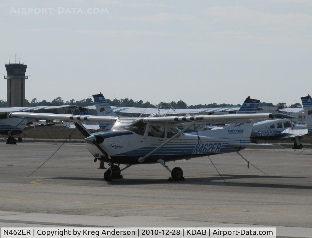 N462ER, 2006 Cessna 172S C/N 172S10282, ERAU Cessna 172S Skyhawk on the flight line.