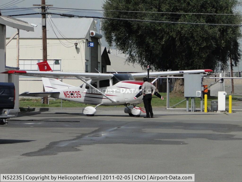 N5223S, 2003 Cessna T206H Turbo Stationair C/N T20608384, Next ship to be washed and cleaned