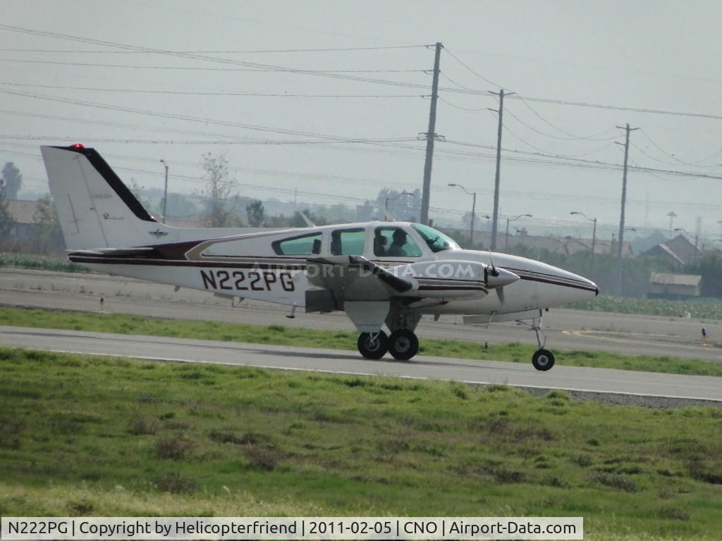 N222PG, 1973 Beech E-55 Baron C/N TE-912, Landing on runway 26R