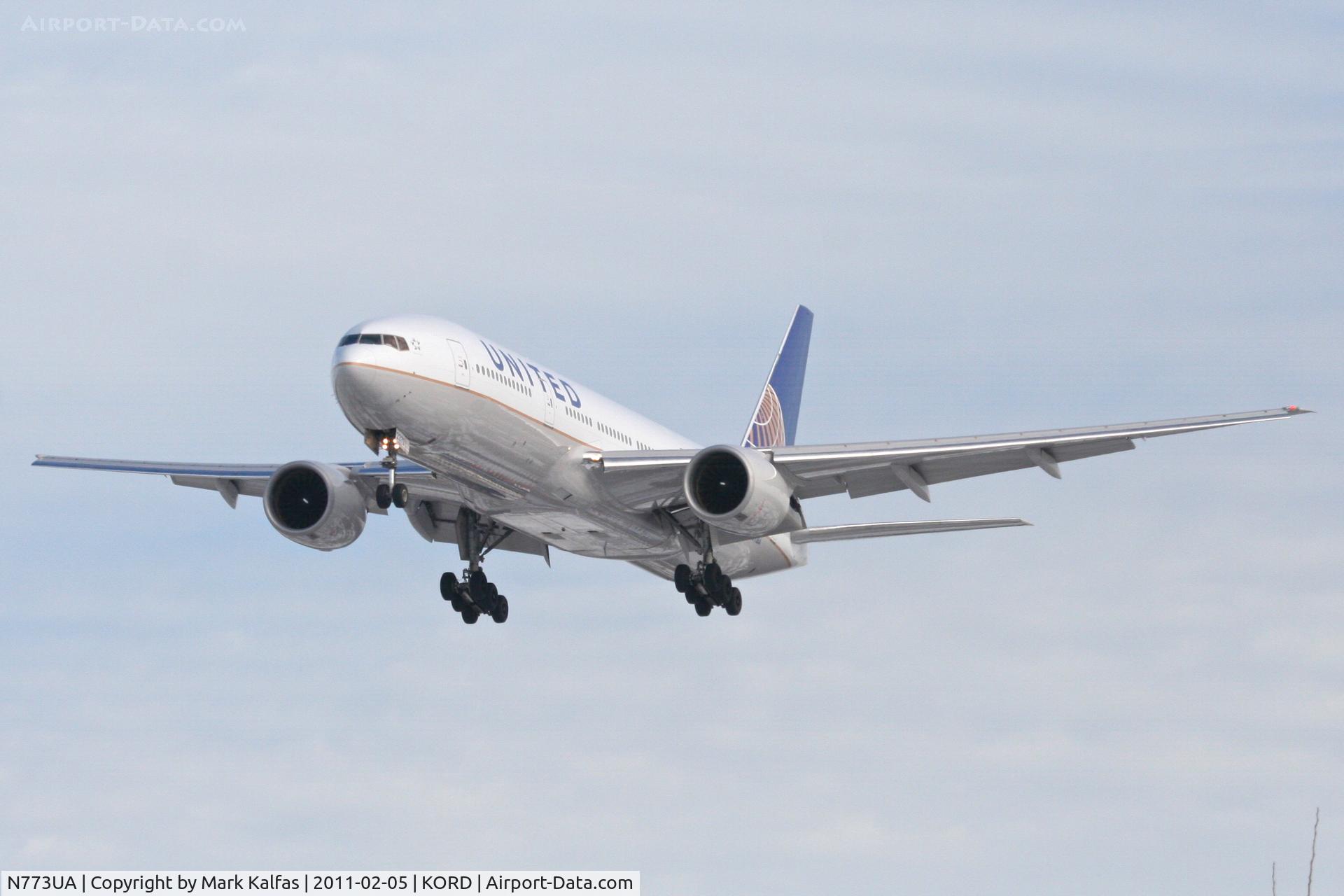 N773UA, 1995 Boeing 777-222 C/N 26929, United Airlines Boeing 777-222, UAL909, RWY 28 approach KORD, arriving from EHAM - Amsterdam Schiphol.