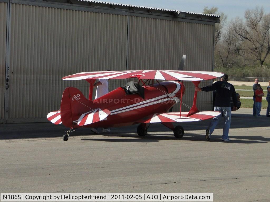 N186S, Sheehan Michael F SPECIAL C/N 1, Being pushed to a hanger