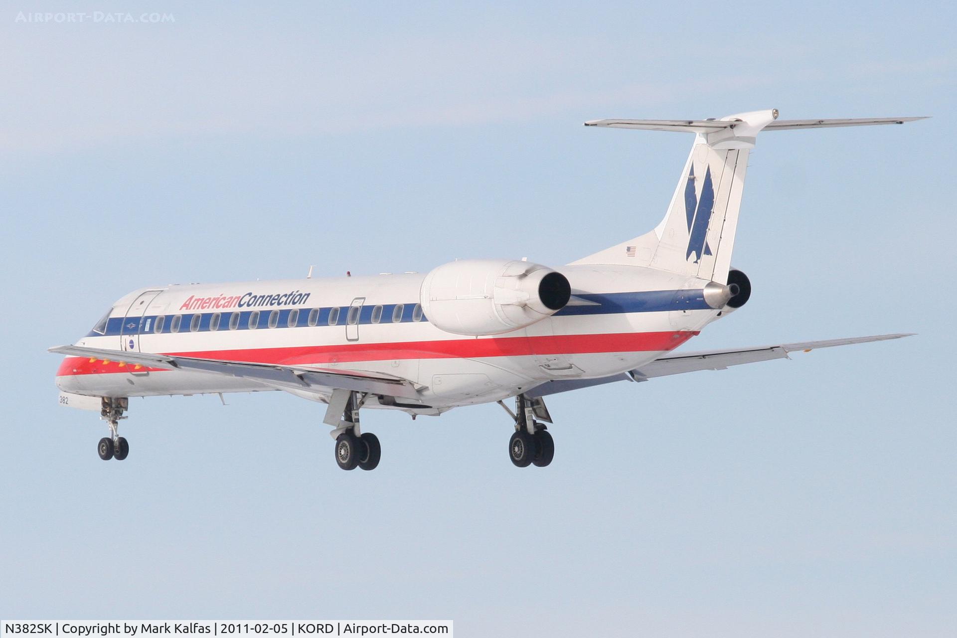 N382SK, 2002 Embraer ERJ-140LR (EMB-135KL) C/N 145624, Chautauqua Airlines/AmericanConnection Embraer EMB-135KL, CHQ5020 on final RWY 28 KORD arriving from KMSN.
