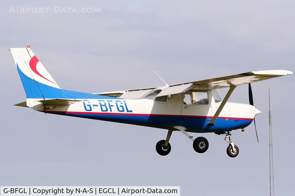 G-BFGL, 1977 Reims FA152 Aerobat C/N 0339, Short final