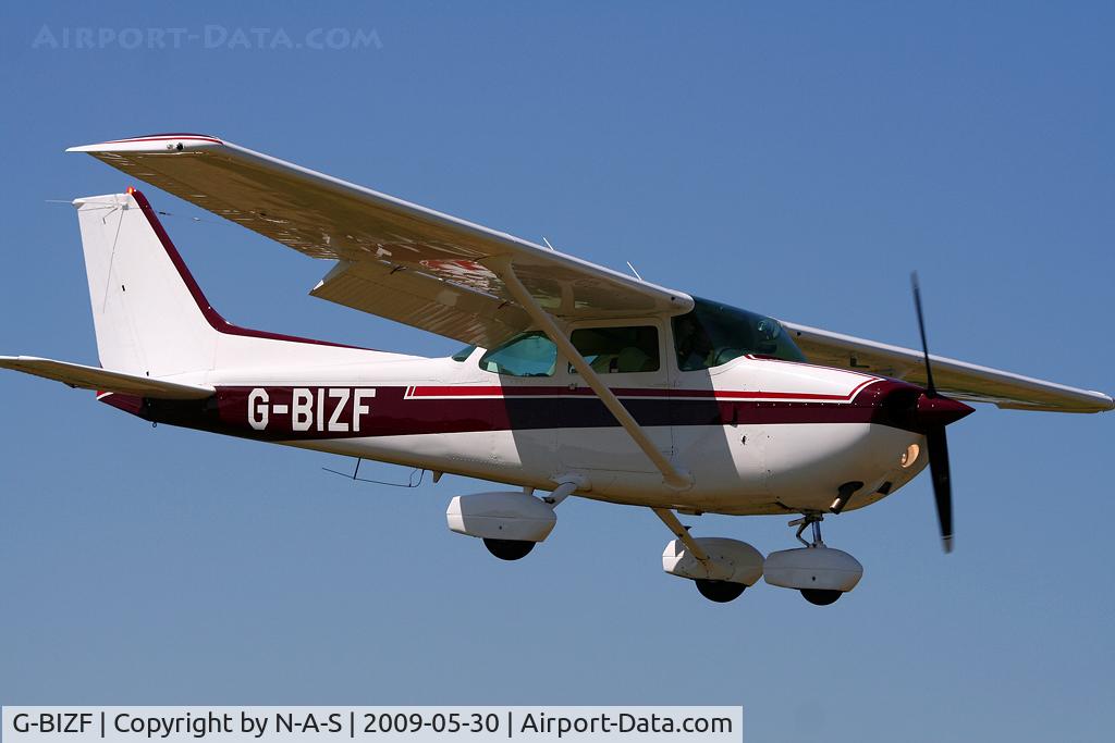 G-BIZF, 1981 Reims F172P Skyhawk C/N 2070, Taken at Northrepps, UK