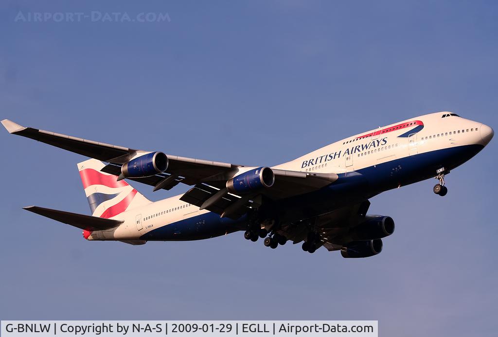 G-BNLW, 1992 Boeing 747-436 C/N 25432, Short final