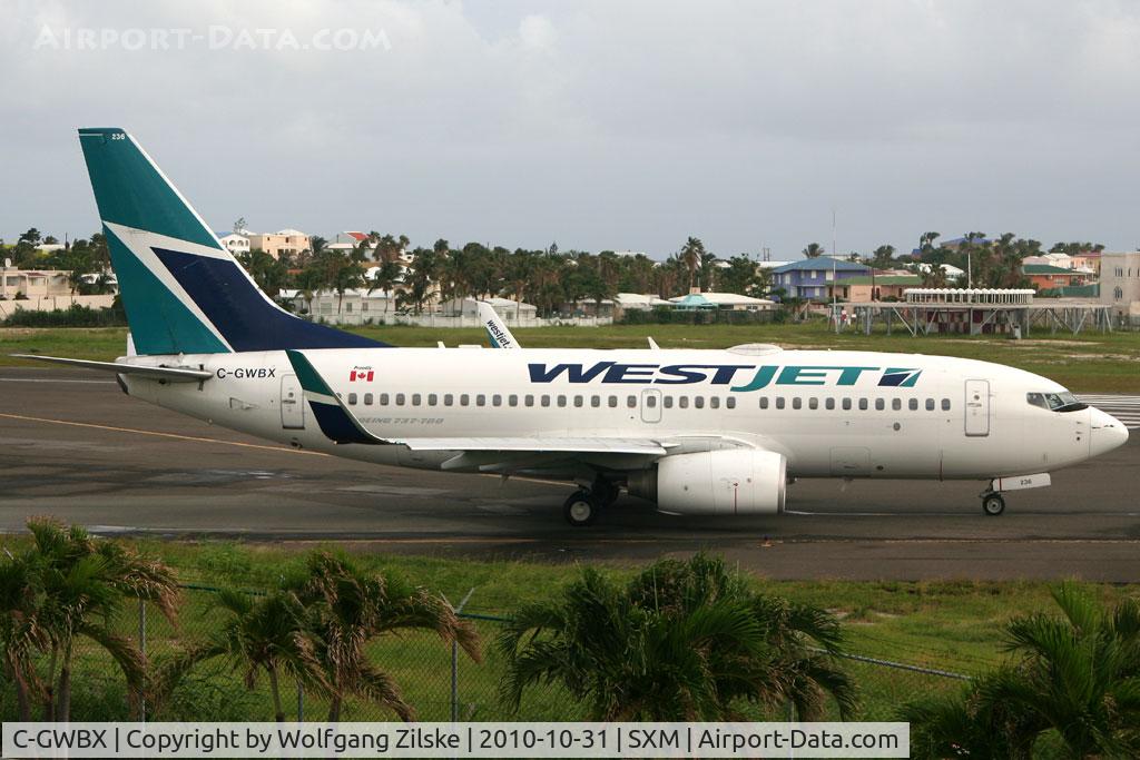 C-GWBX, 2005 Boeing 737-7CT C/N 34156, visitor