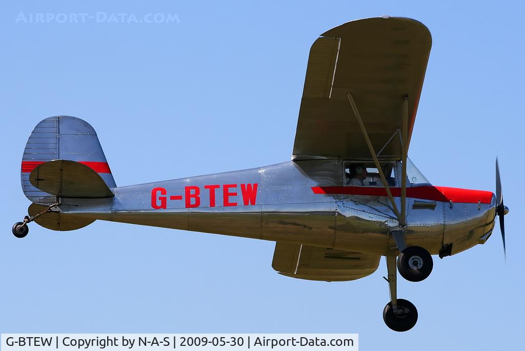 G-BTEW, 1946 Cessna 120 C/N 10238, Landing at Northrepps, UK