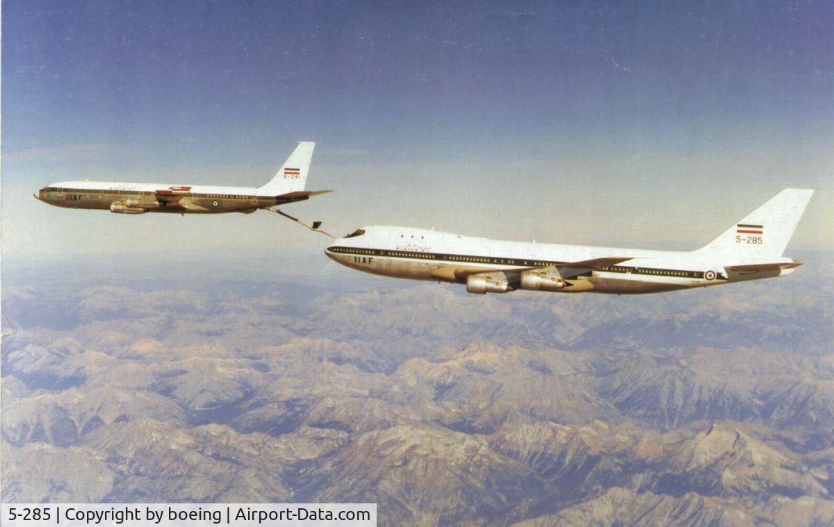 5-285, 1969 Boeing 747-131 C/N 19668, iiaf refueling  747 from 707