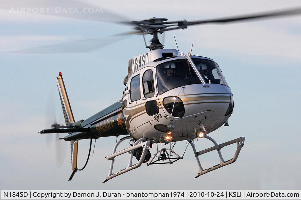 N184SD, 2006 Eurocopter AS-350B-2 Ecureuil Ecureuil C/N 4009, Orange County Sheriff's Dept AS 350-B2 coming in for landing at the 2010 Wings Wheels and Rotors show at Los Alamitos JFTB - KSLI
