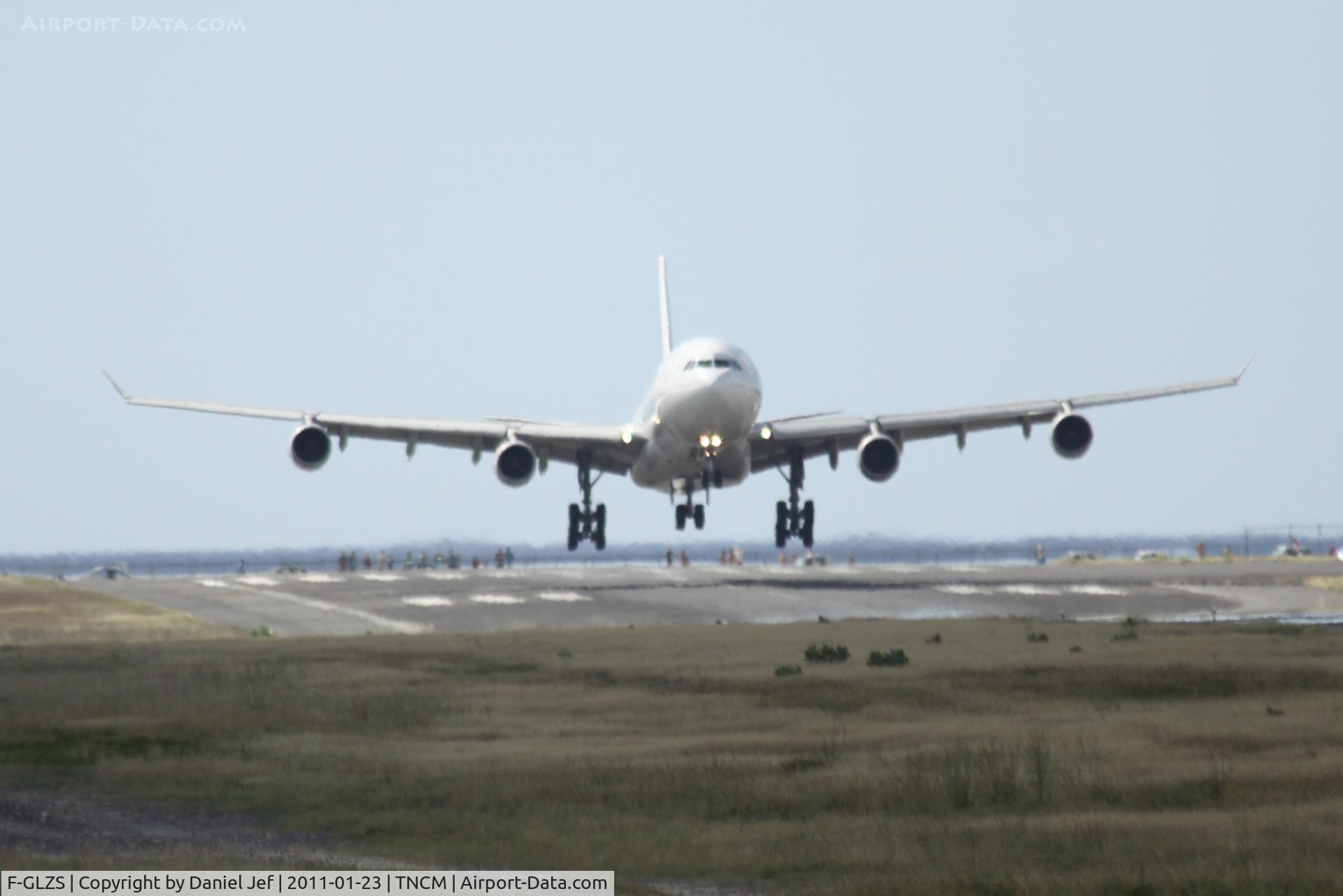 F-GLZS, 1999 Airbus A340-313X C/N 310, Air France F-GLZS landing at TNCM