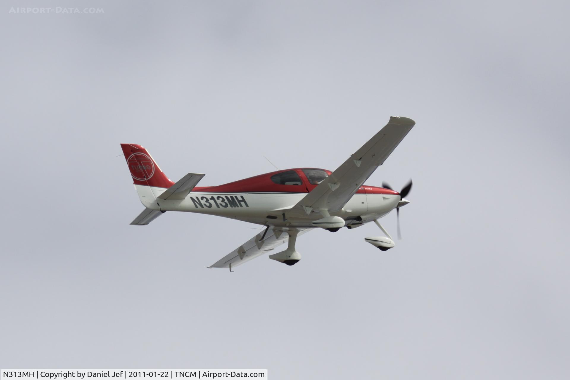 N313MH, Cirrus SR22 C/N 3619, N313MH departing TNCM