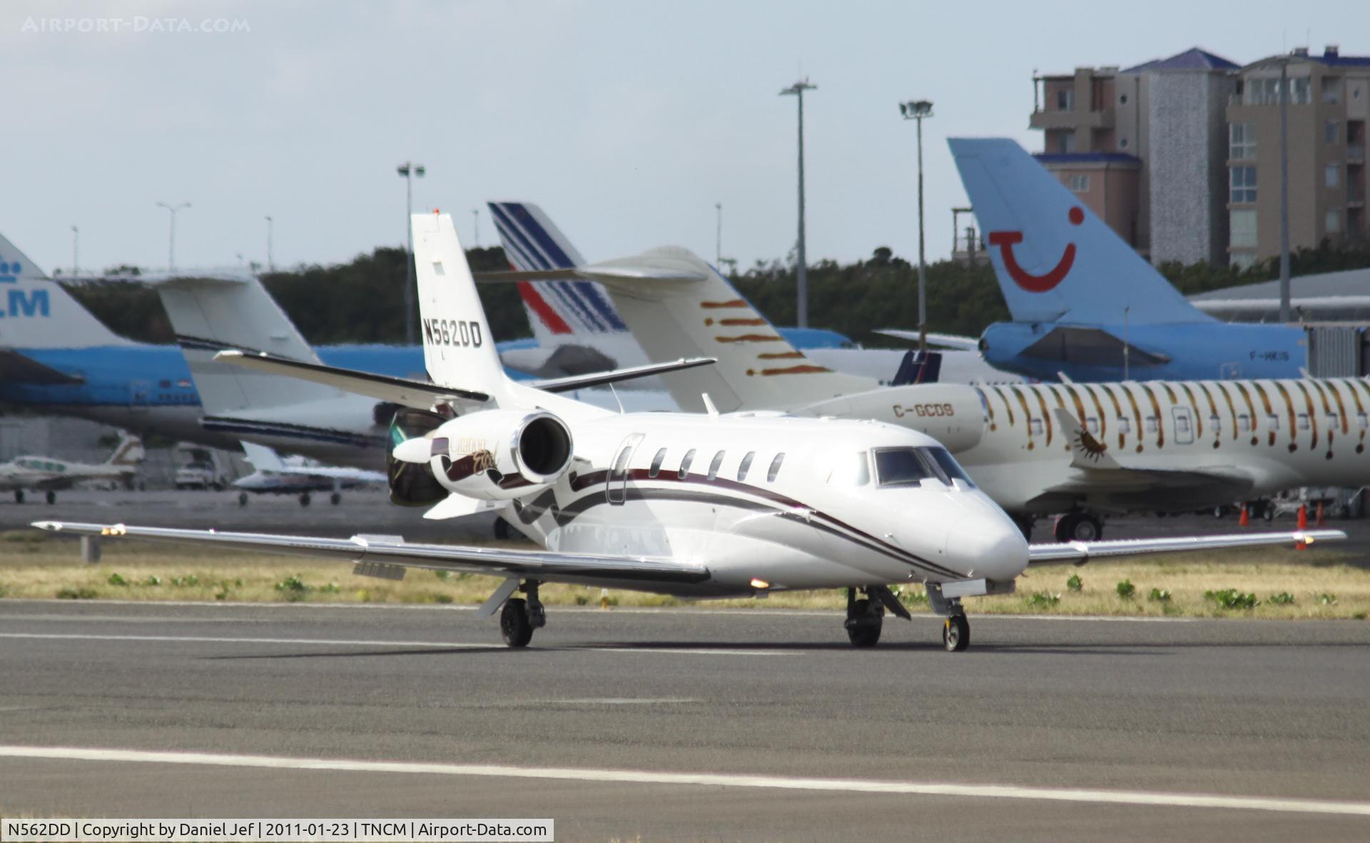 N562DD, 2000 Cessna 560XL C/N 560-5108, N562DD Just landed at TNCM
