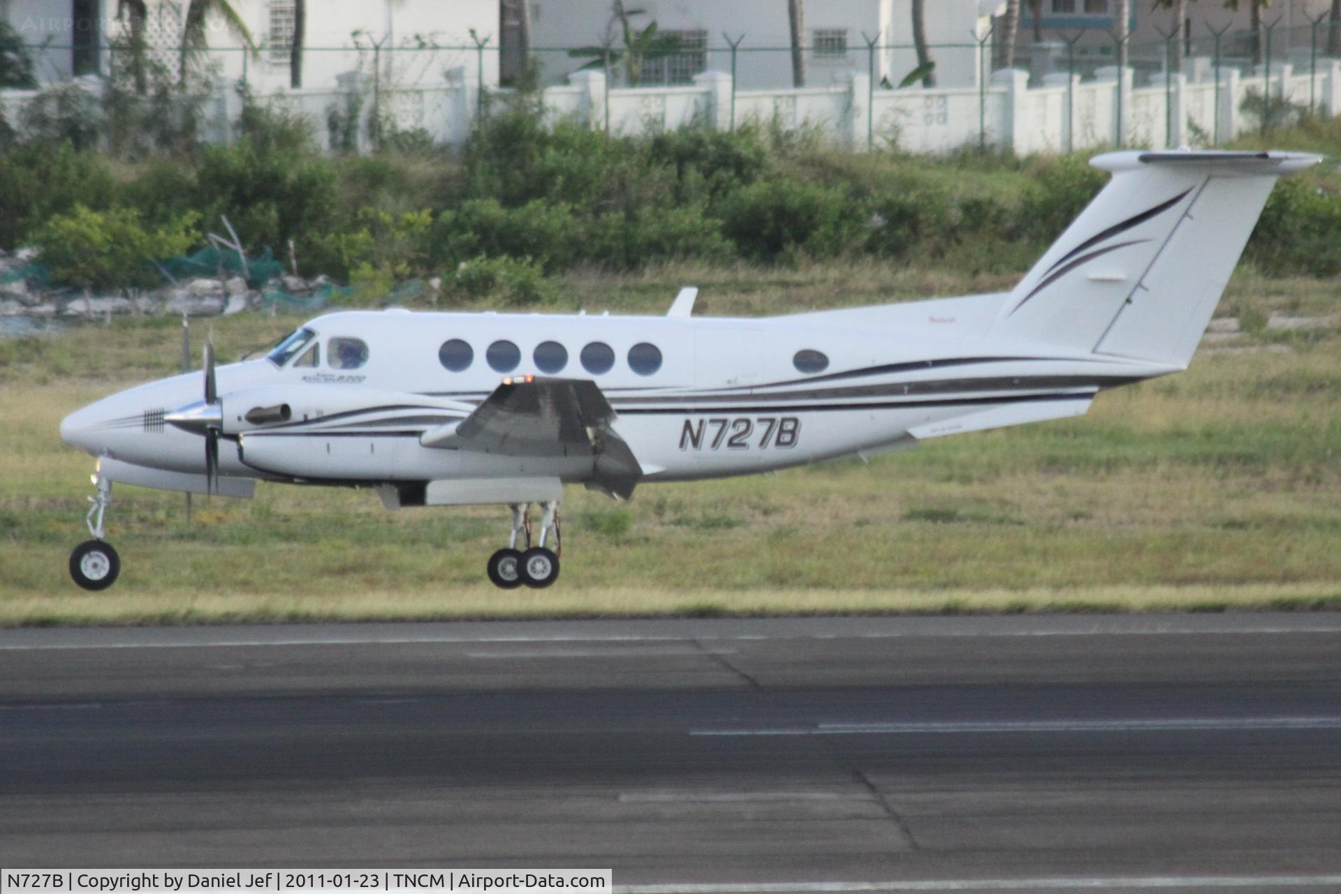 N727B, 2000 Raytheon B200 King Air C/N BB-1734, N727B landing at TNCM