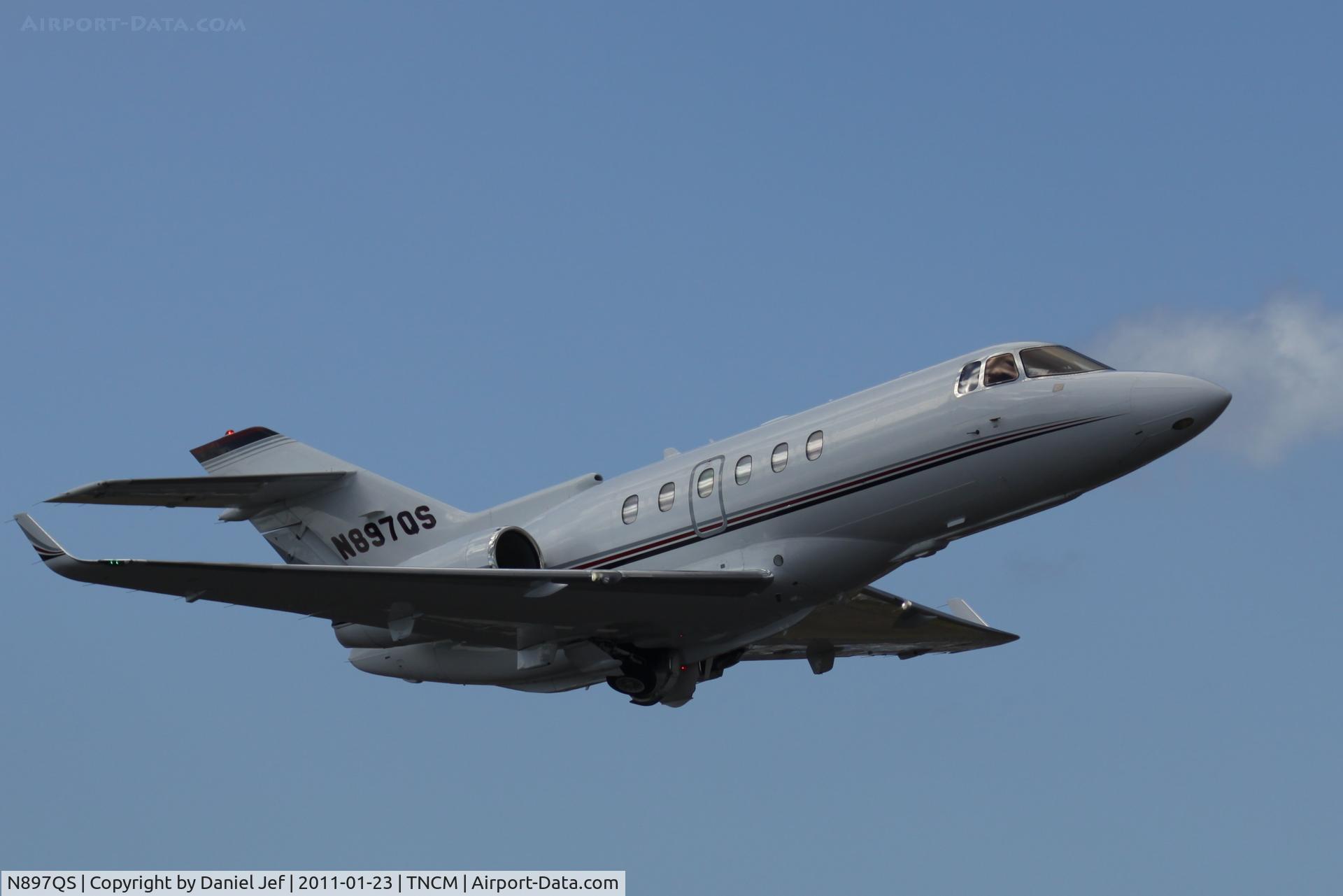 N897QS, 2007 Hawker Beechcraft 900XP C/N HA-0014, N897QS departing TNCM