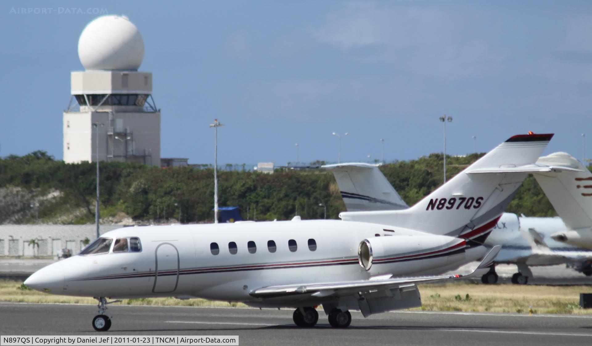 N897QS, 2007 Hawker Beechcraft 900XP C/N HA-0014, N897QS back tracking the active for parking at TNCM