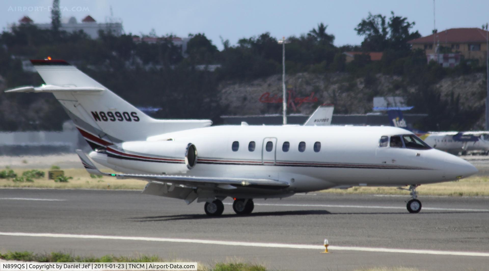 N899QS, 2007 Hawker Beechcraft 900XP C/N HA-0019, N899QS back tracking for parking