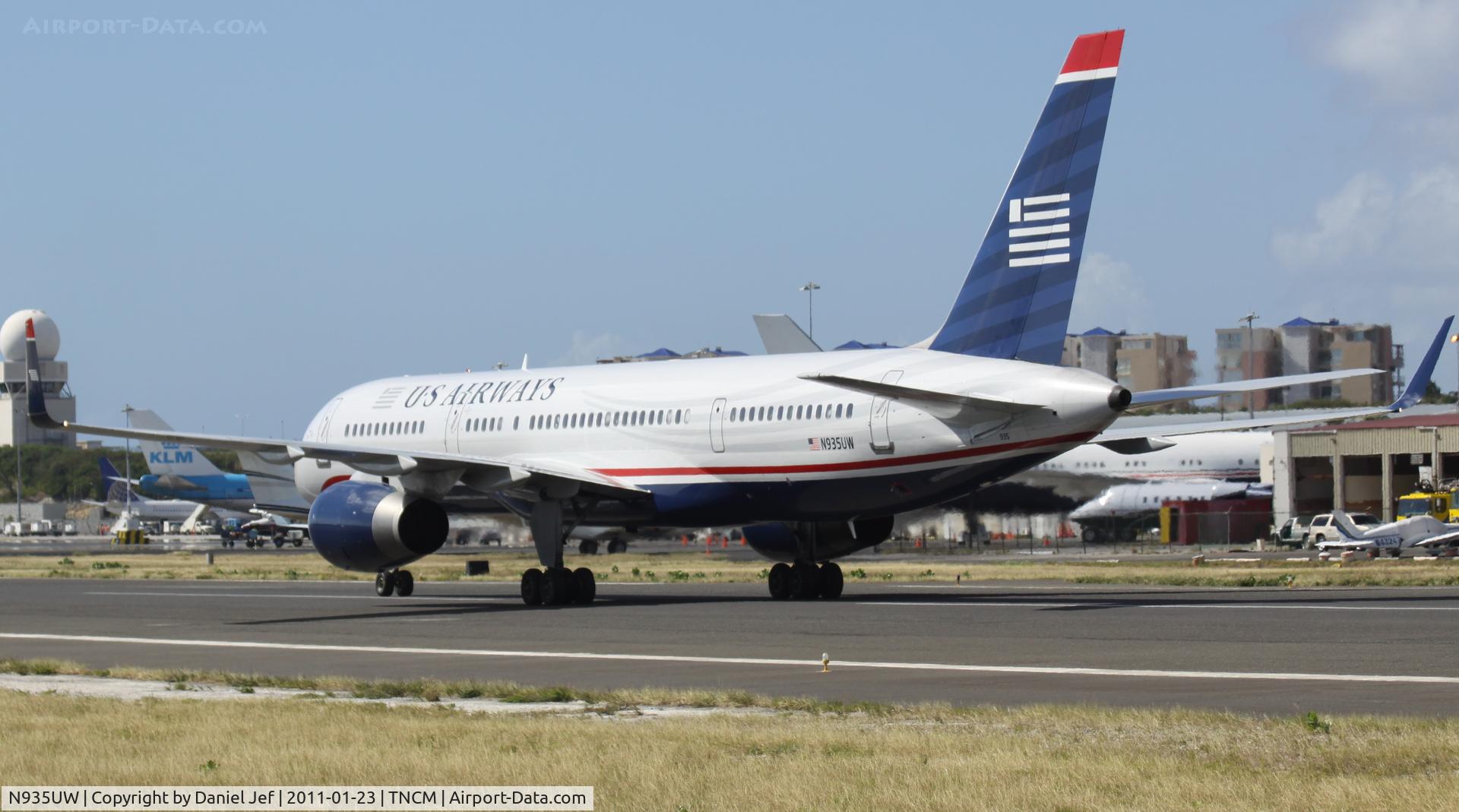 N935UW, 1994 Boeing 757-2B7 C/N 27201, US airways N935UW back tracking the active