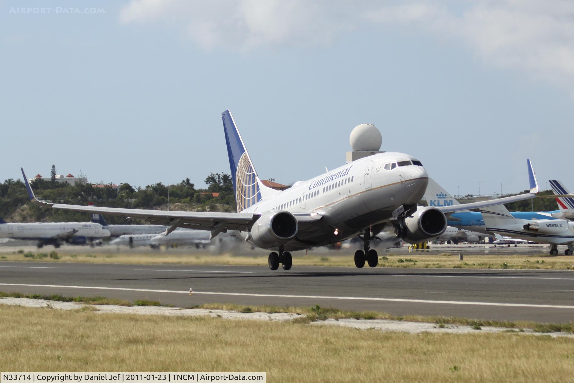 N33714, 1998 Boeing 737-724 C/N 28785, Continental N33714 departing TNCM