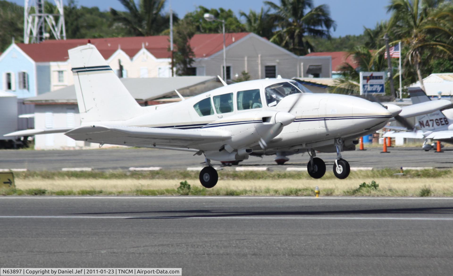 N63897, 1977 Piper PA-23-250 C/N 27-7854040, N63897 departing TNCM