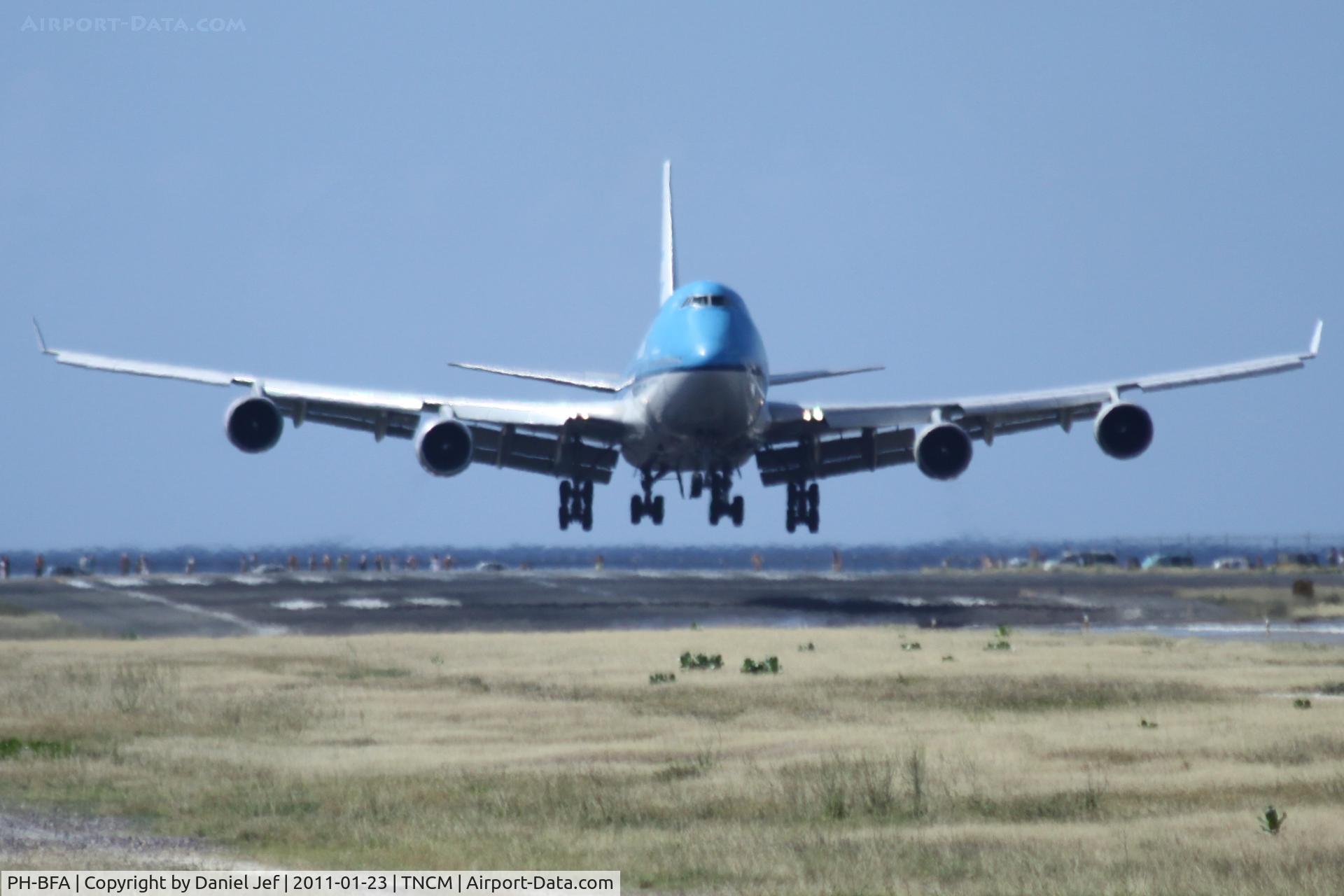 PH-BFA, 1989 Boeing 747-406 C/N 23999, KLM PH-BFA landing at TNCM