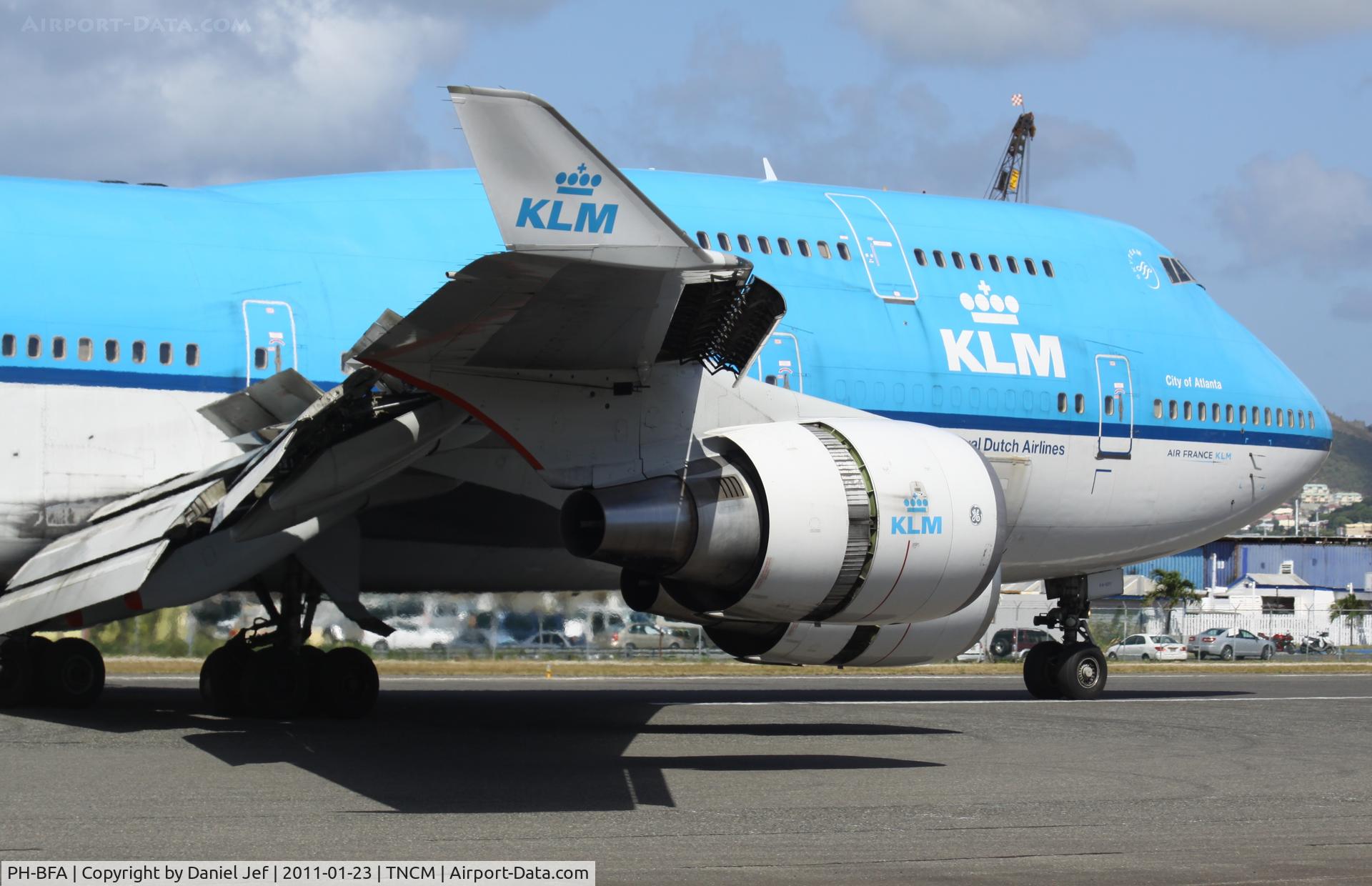 PH-BFA, 1989 Boeing 747-406 C/N 23999, Main gear of KLM PH-BFA