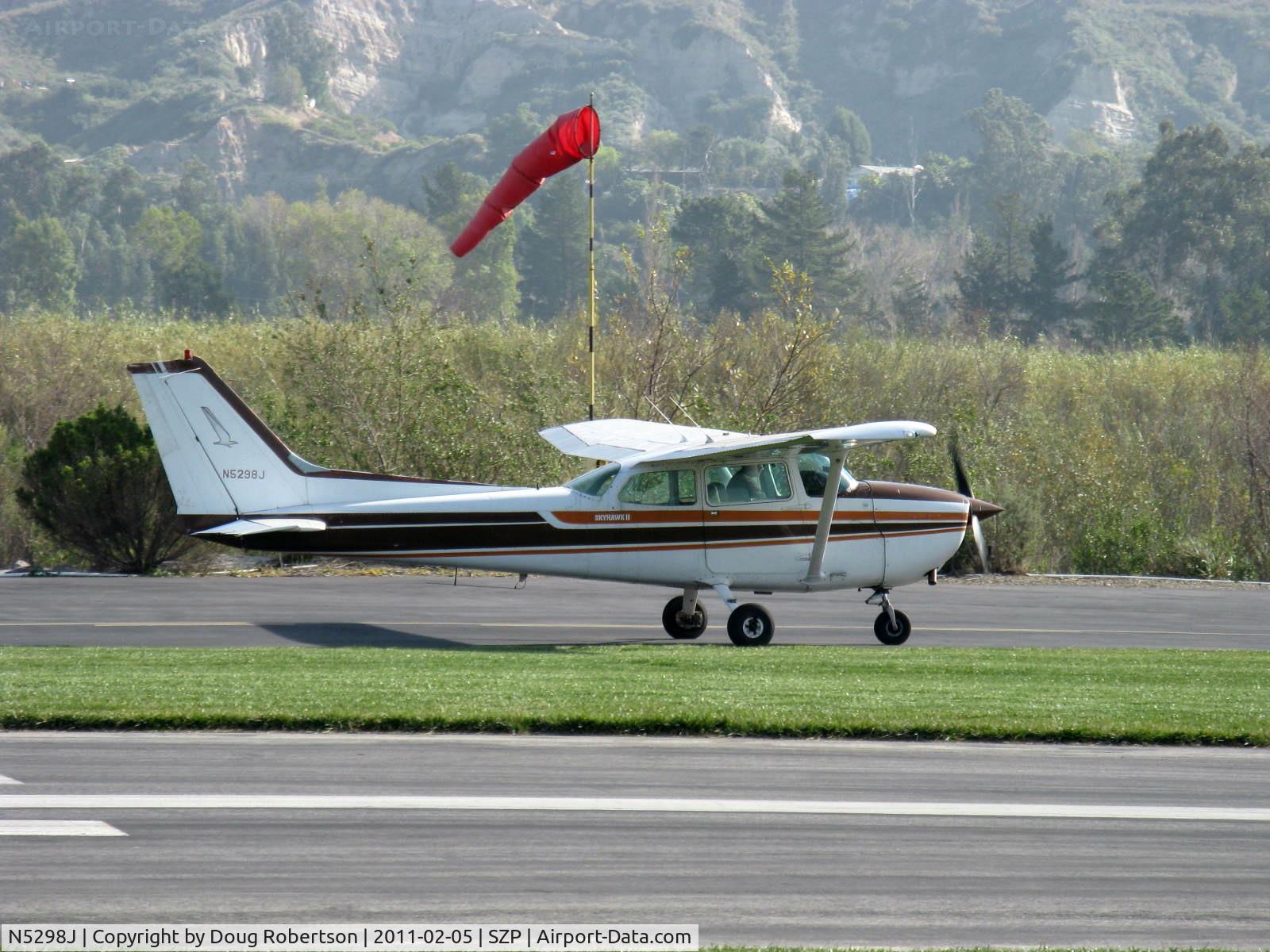 N5298J, 1980 Cessna 172N C/N 17273758, 1980 Cessna 172N, Lycoming O-320-H2AD 160 Hp, taxi