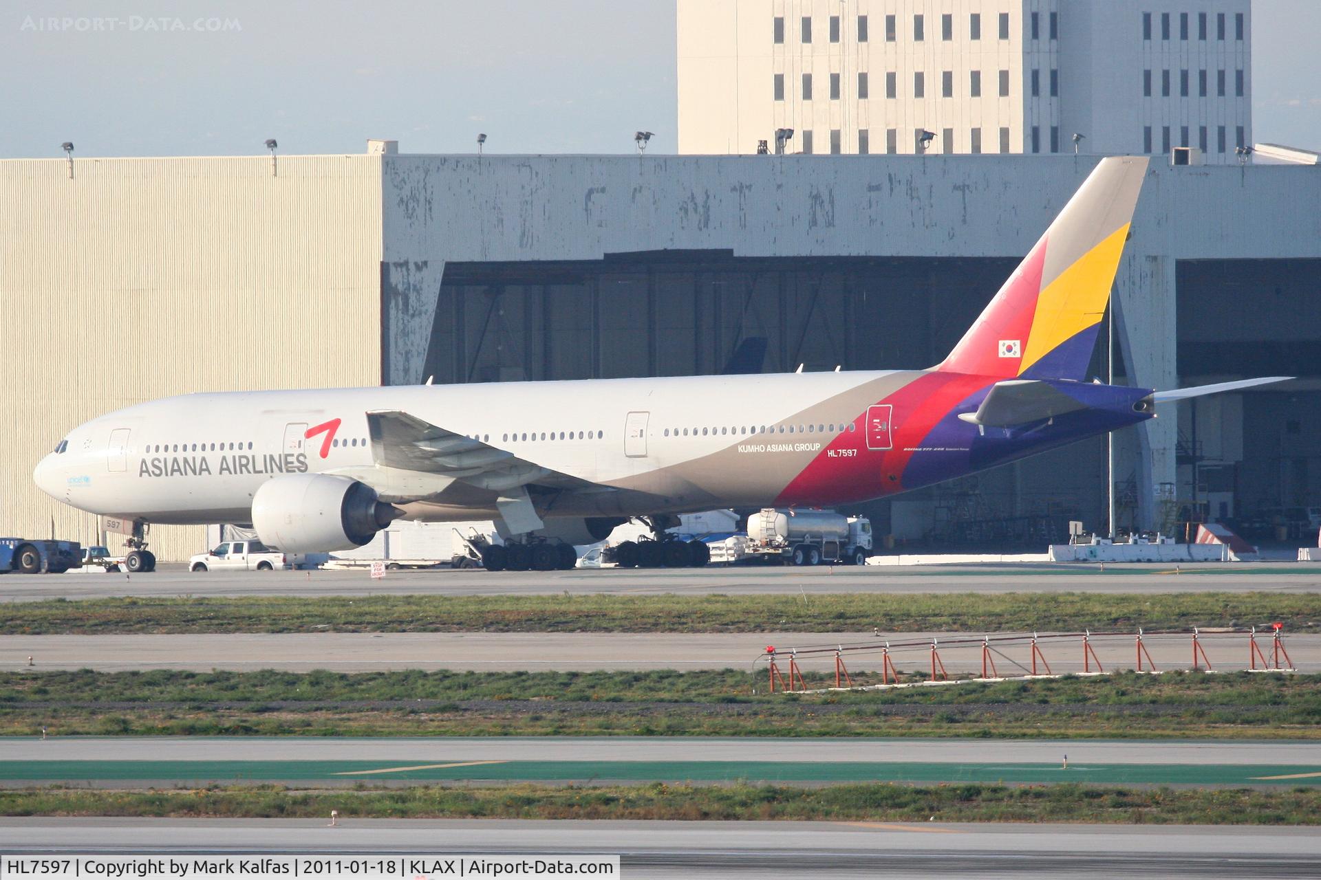 HL7597, 2001 Boeing 777-28E/ER C/N 28686, Asiana Airlines Boeing 777-28E, on the ramp by TWY C11 after arriving from RKSI/Incheon Int'l.