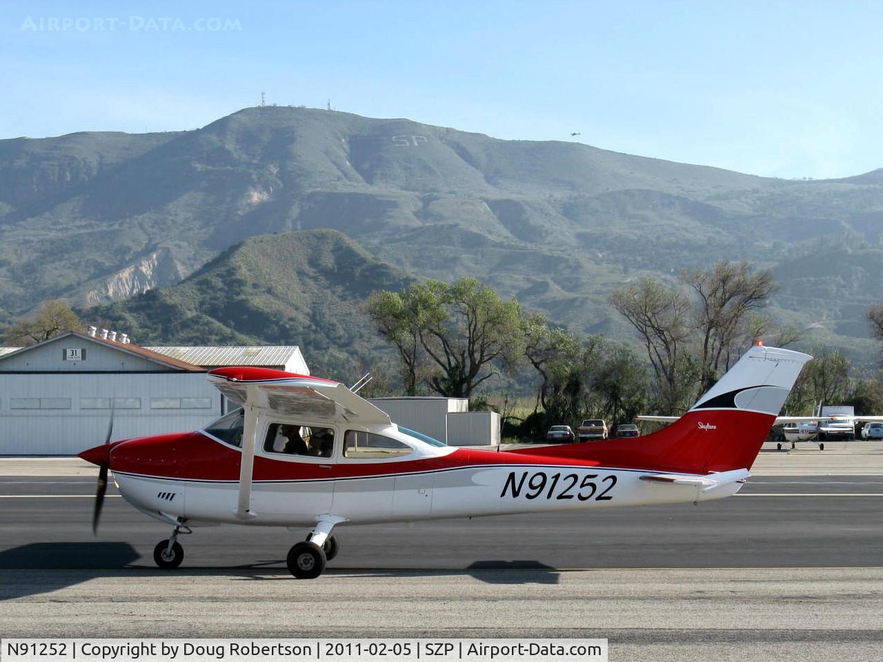 N91252, 1973 Cessna 182P Skylane C/N 18261981, 1973 Cessna 182P SKYLANE, Continental O-470-S 230 Hp, a strikingly beautifully finished airplane, taxi