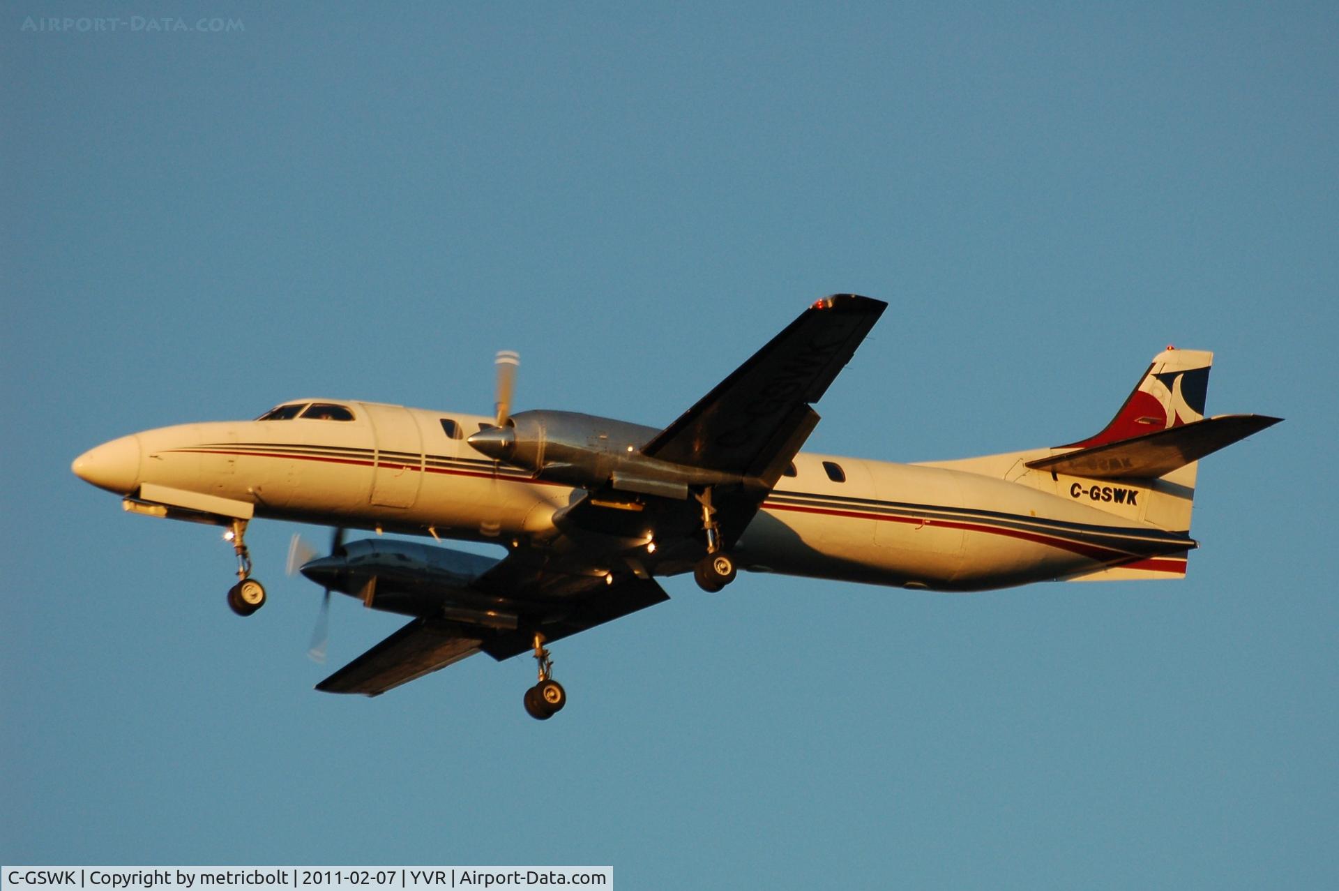 C-GSWK, 1980 Swearingen SA-226TC Metro II C/N TC-368, Evening arrival in YVR