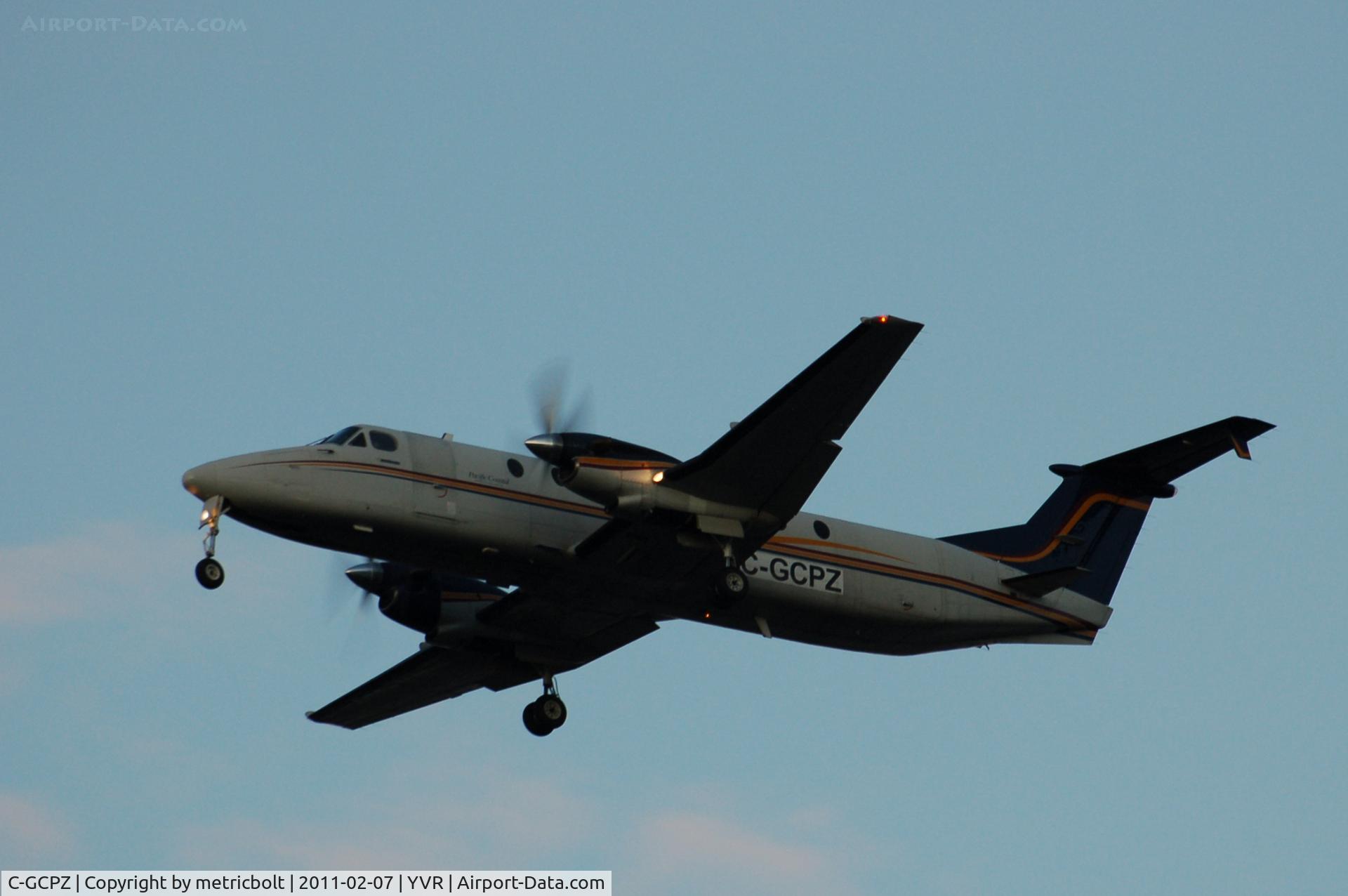 C-GCPZ, 1987 Beech 1900C C/N UB-71, Evening arrival in YVR