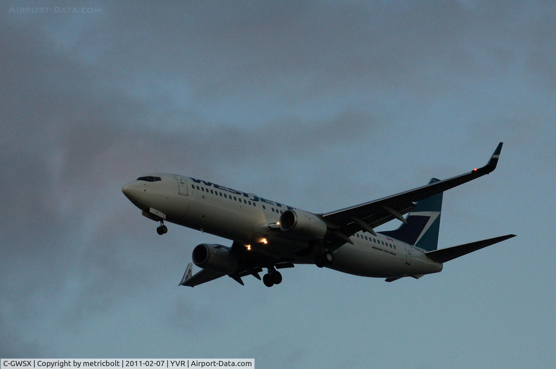 C-GWSX, 2010 Boeing 737-8CT C/N 36696, Evening arrival in YVR