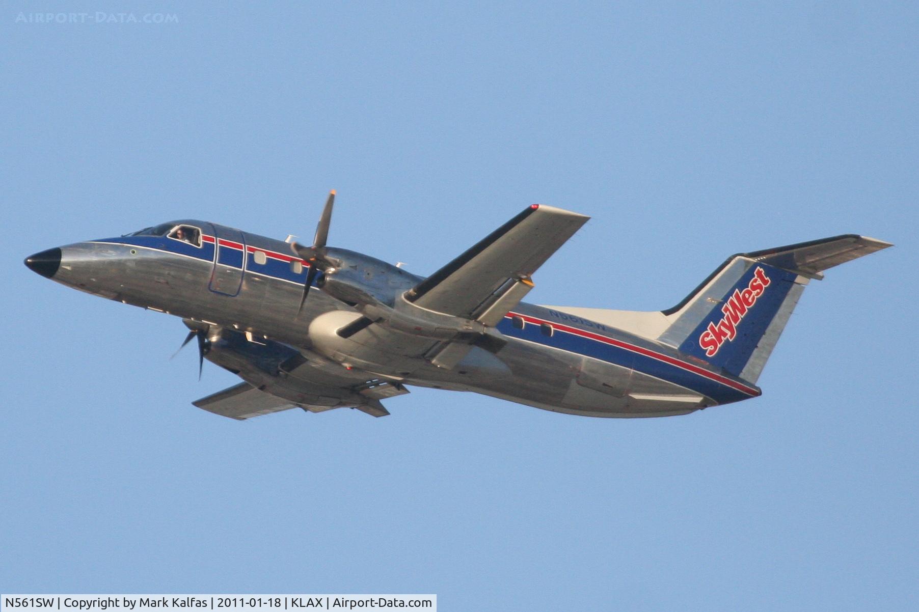 N561SW, 1998 Embraer EMB-120 Brasilia C/N 120335, SkyWest/United Express Embraer EMB-120, SKW6475 departing 25R KLAX enroute to KNYL/Yuma.