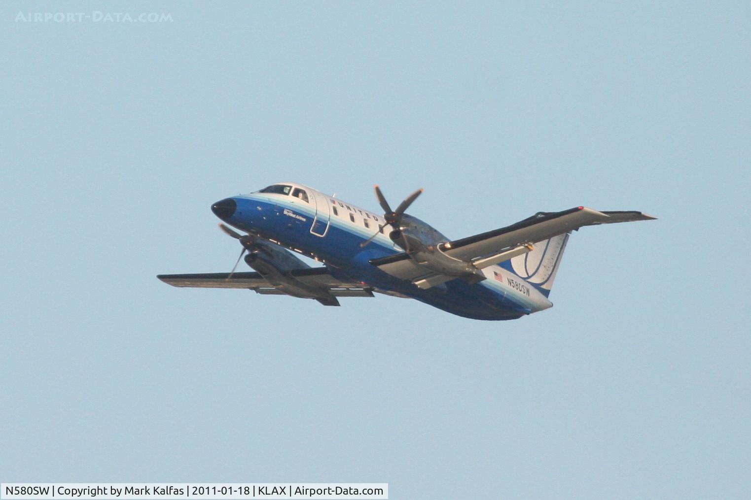 N580SW, 1999 Embraer EMB-120ER Brasilia C/N 120348, SkyWest/ United Express Embraer EMB-120ER, SKW6397 departing RWY 25R KLAX, enroute to KSBP.
