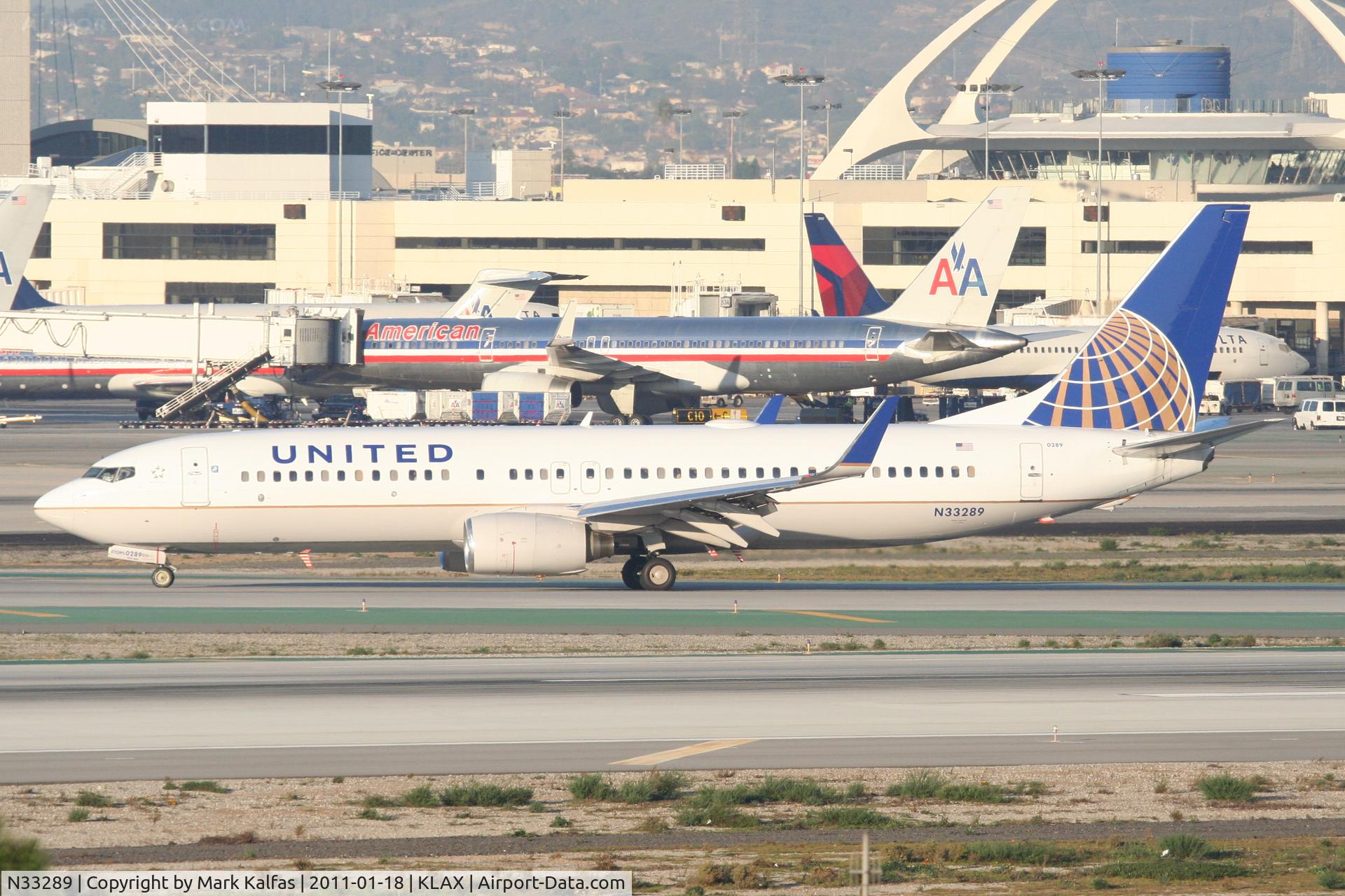 N33289, 2004 Boeing 737-824 C/N 31607, United Airlines Boeing 737-824, COA137 off of RWY 25L on TWY H8 KLAX from KIAH.