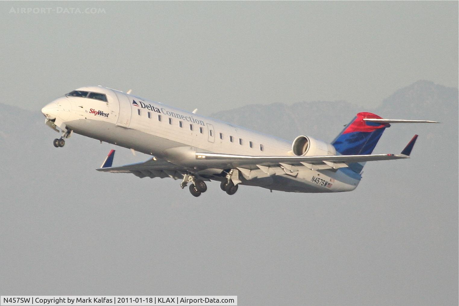 N457SW, 2003 Canadair CL-600-2B19 Regional Jet CRJ-200LR C/N 7773, SkyWest/Delta Connection Bombardier CL-600-2B19, SKW4787 departing RWY 25R KLAX enroute to KSAN.