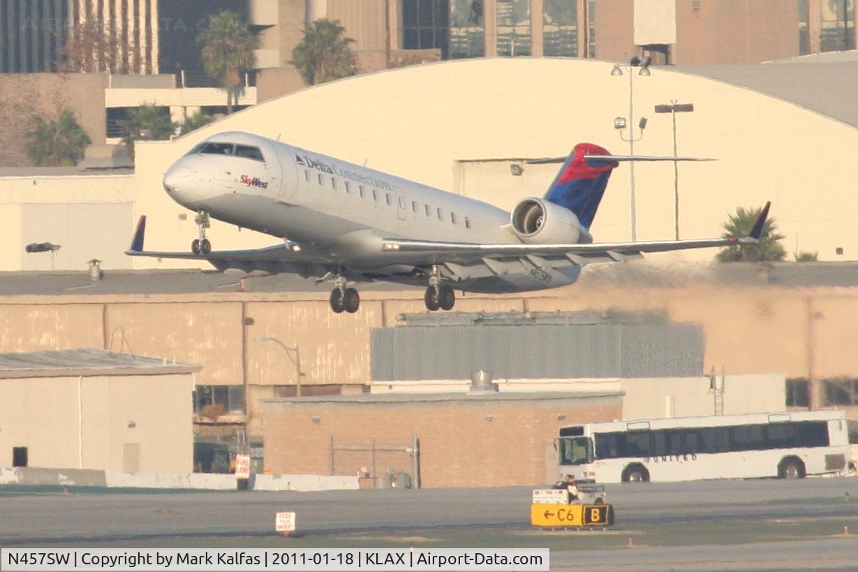 N457SW, 2003 Canadair CL-600-2B19 Regional Jet CRJ-200LR C/N 7773, SkyWest/Delta Connection Bombardier CL-600-2B19, SKW4787 departing RWY 25R KLAX enroute to KSAN.