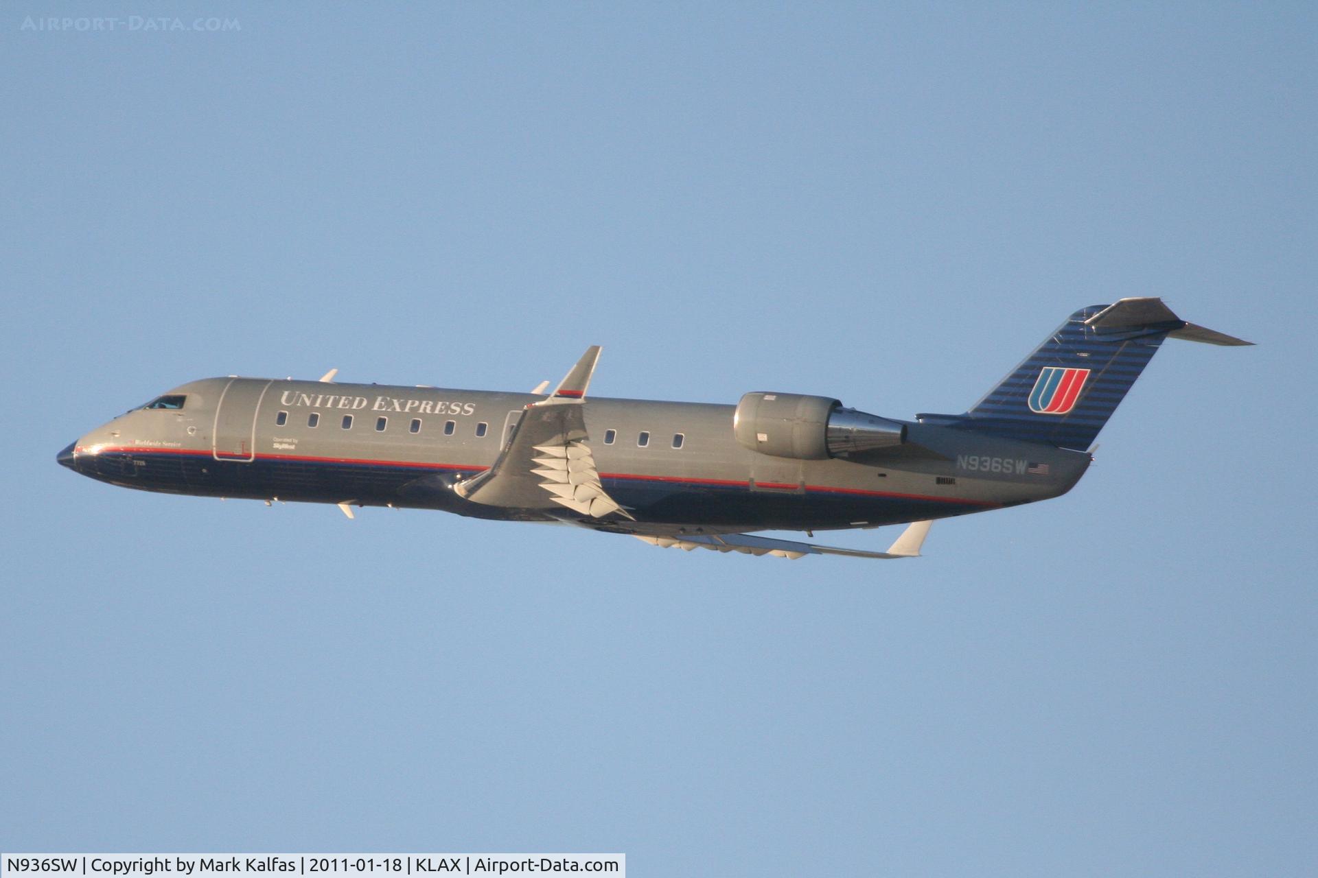 N936SW, 2002 Bombardier CRJ-200LR (CL-600-2B19) C/N 7726, SkyWest/United Express Bombardier CL-600-2B19, SKW6490 departing RWY 25R KLAX enroute to KRNO.