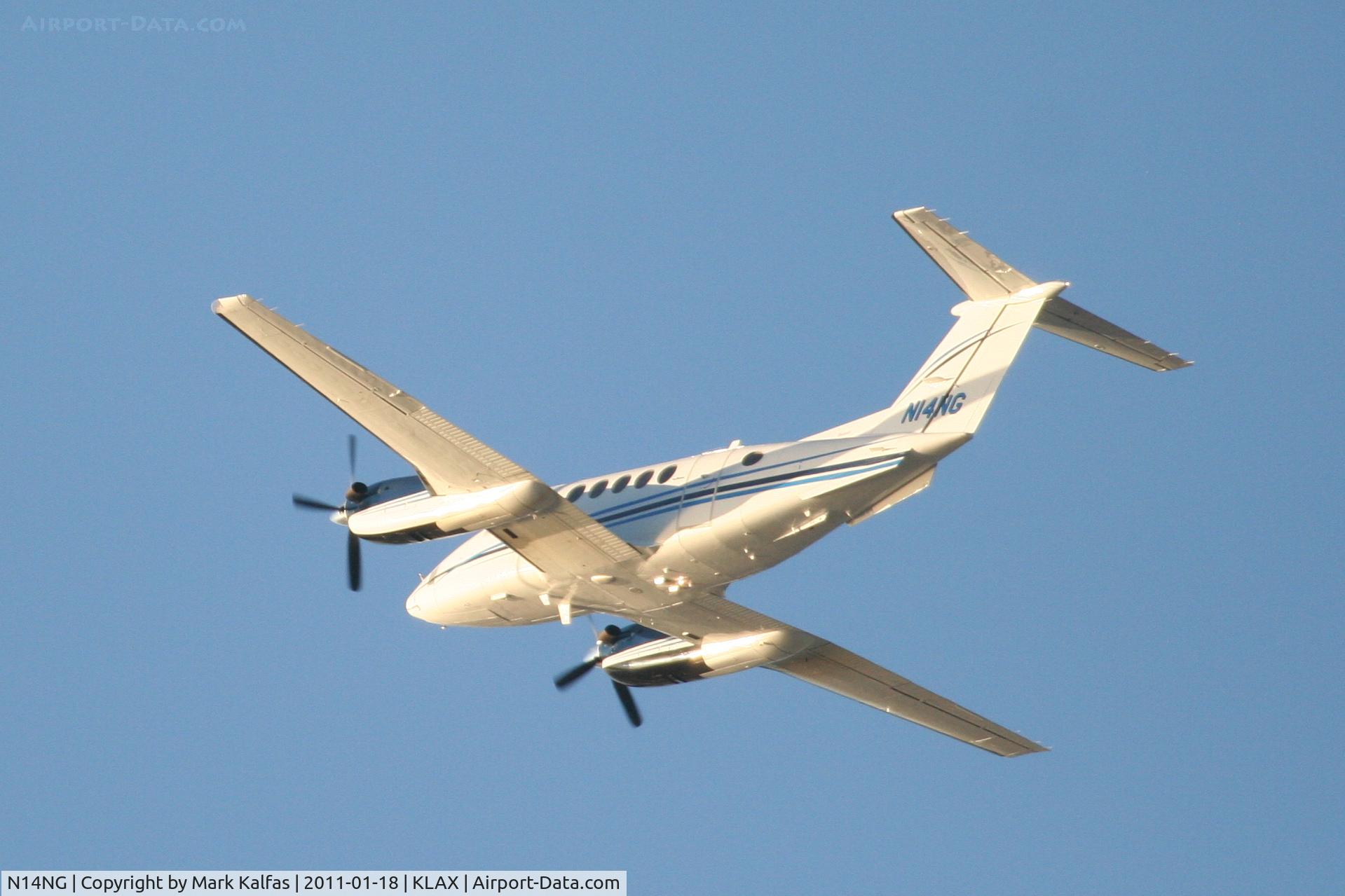 N14NG, 1987 Beech B200 King Air C/N BB-1276, Northrop Grumman Beech B200, on a modified 25L crosswind departure KLAX.