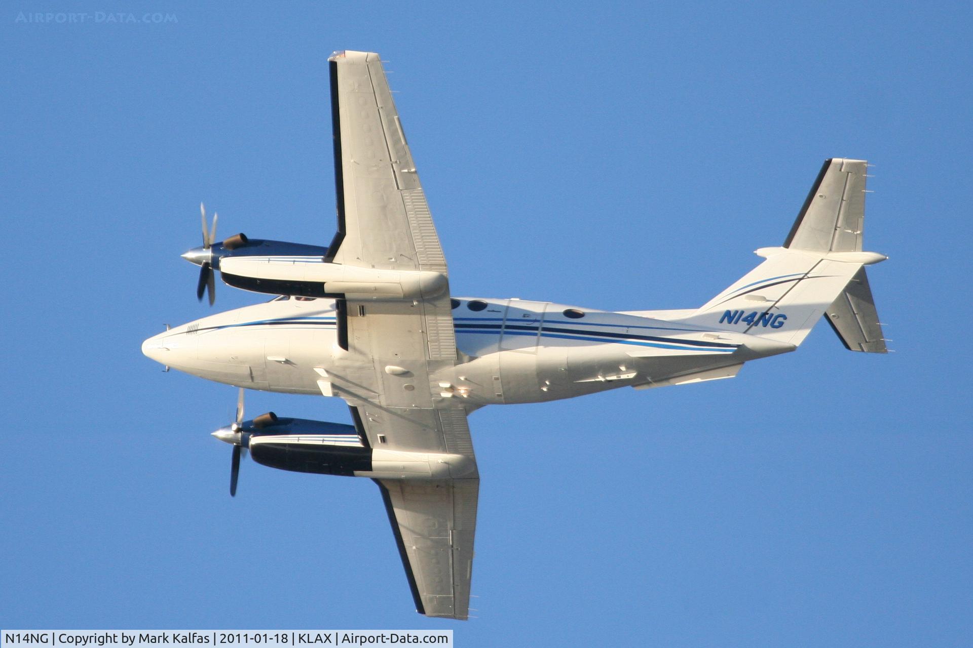 N14NG, 1987 Beech B200 King Air C/N BB-1276, Northrop Grumman Beech B200, on a modified 25L crosswind departure KLAX.