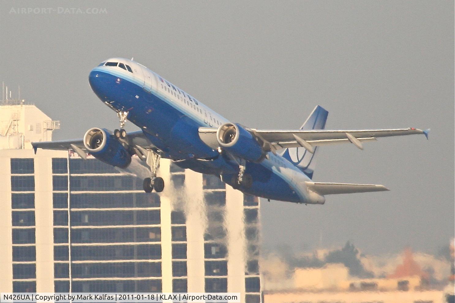 N426UA, 1995 Airbus A320-232 C/N 510, United Airlines Airbus A320-232, UAL948 departing 25R KLAX enroute to KDEN.