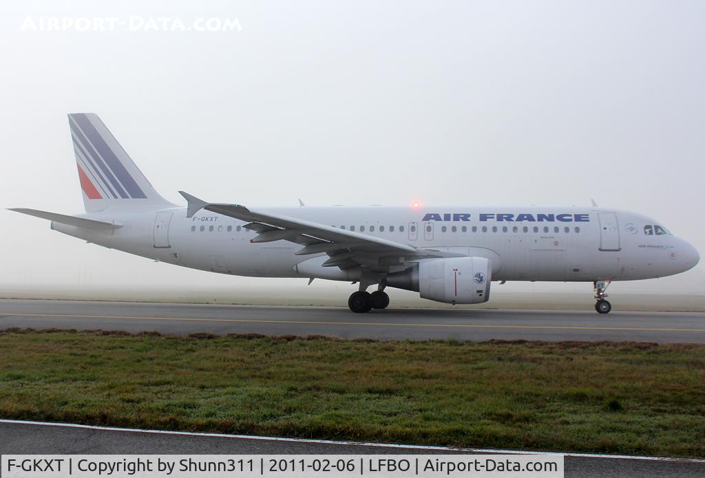 F-GKXT, 2009 Airbus A320-214 C/N 3859, Taxiing holding point rwy 14R for departure...