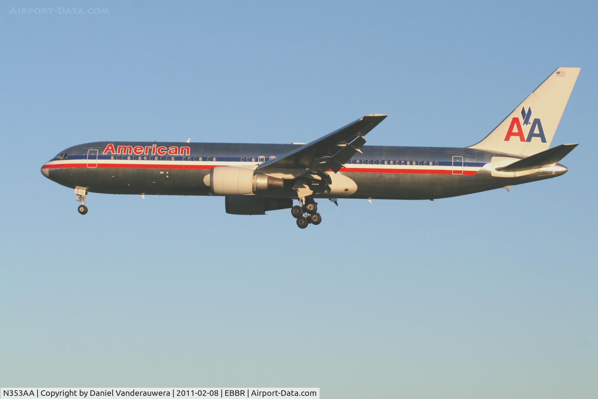 N353AA, 1988 Boeing 767-323 C/N 24034, Arrival of flight AA088 to RWY 25L