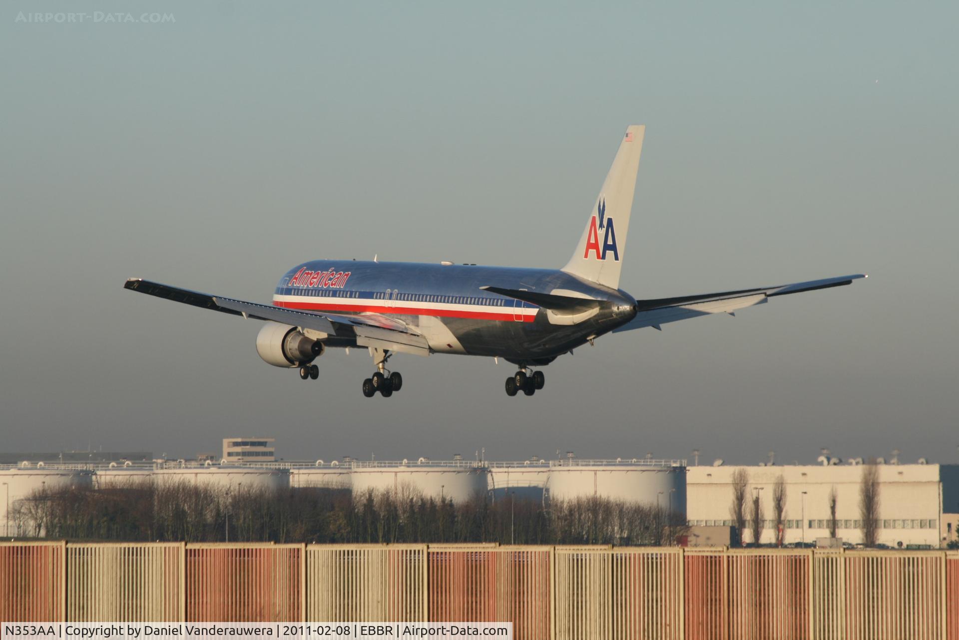 N353AA, 1988 Boeing 767-323 C/N 24034, Flight AA088 is descending to RWY 25L